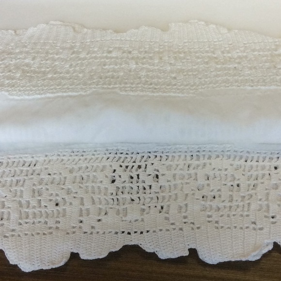 FINAL SALE PRICE Vintage White Swan Lace Edged Pillow Case Set - Picture 2 of 3